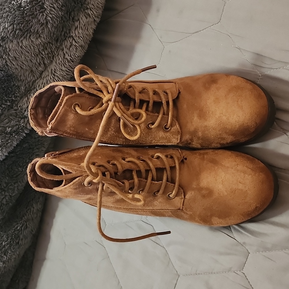 FOREVER faux suede boots sz 8